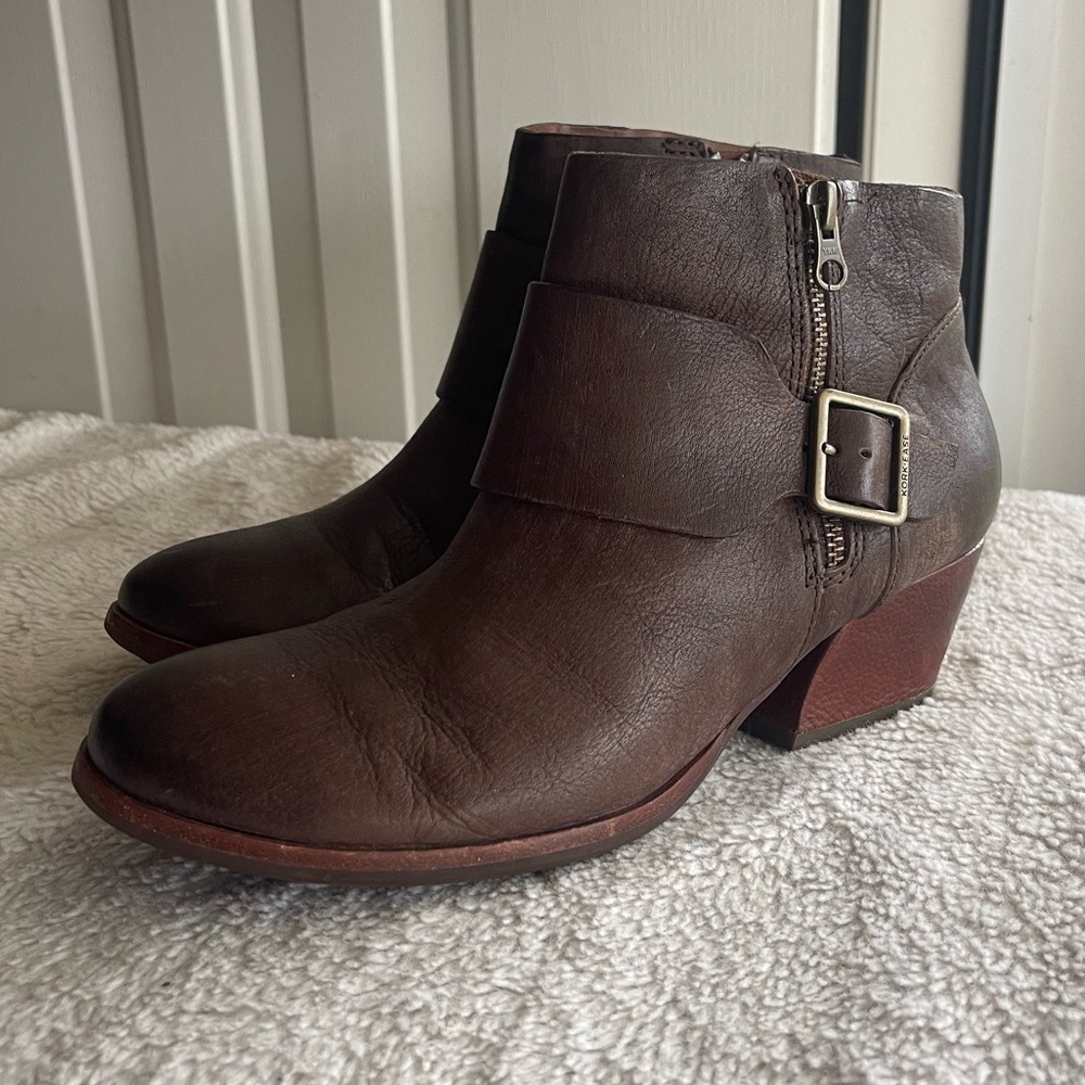 Kork ease brown leather buckle heeled bootie